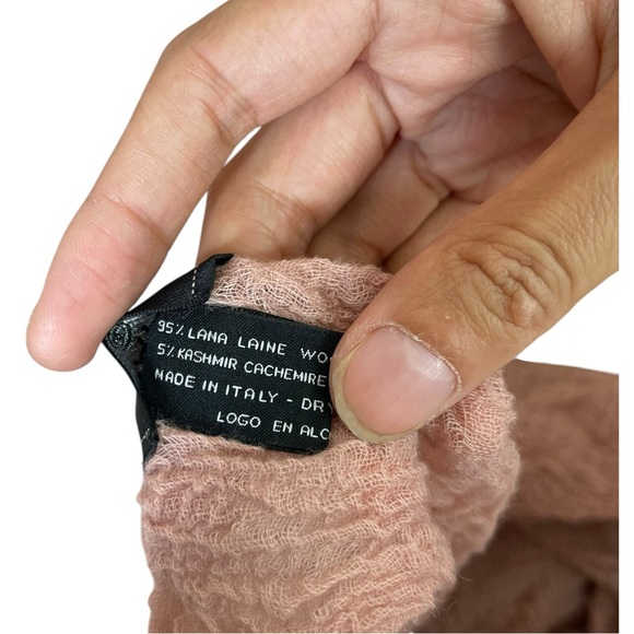 CHANEL Women SCARF/SHAWL 95% Wool 5% Cashmere Pink Embroidered Logo Rectangle - Picture 7 of 10